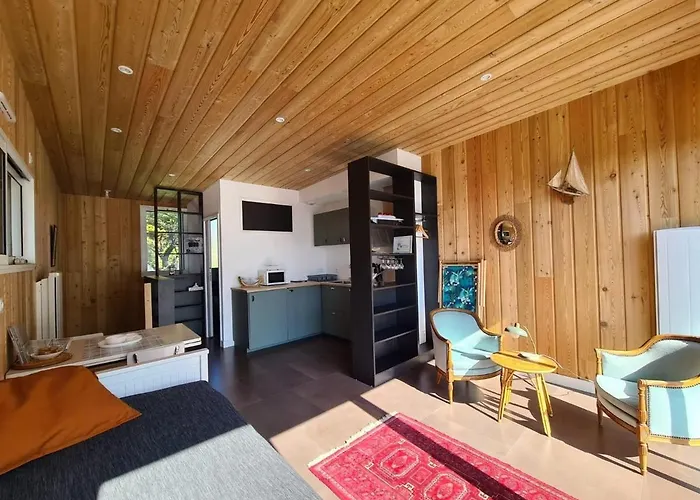 Lumineux Avec Loggia, A 50m De La Plage, Parking Prive, Proche Commerces Et Restaurants - Fr-1-306-1236