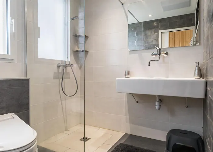 Lumineux Avec Loggia, A 50m De La Plage, Parking Prive, Proche Commerces Et Restaurants - Fr-1-306-1236 *